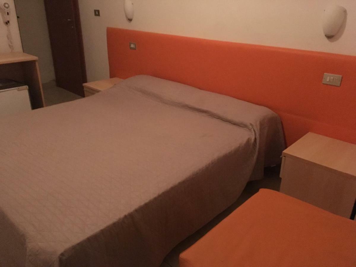 New Prophet Bed and Breakfast Cattolica Eksteriør billede